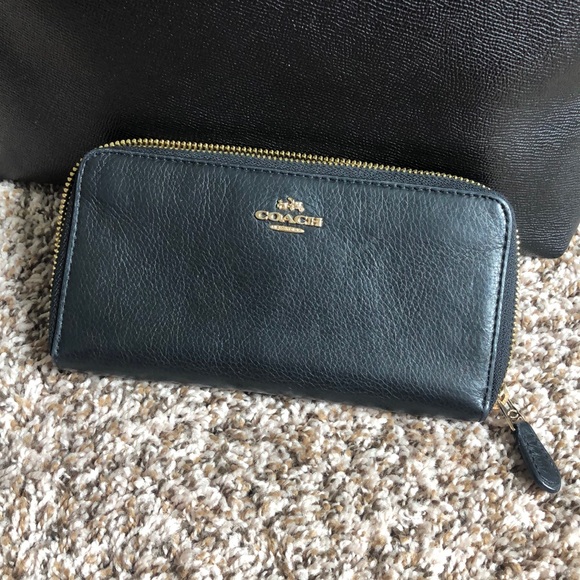 Coach Tote and Wallet - Picture 2 of 3